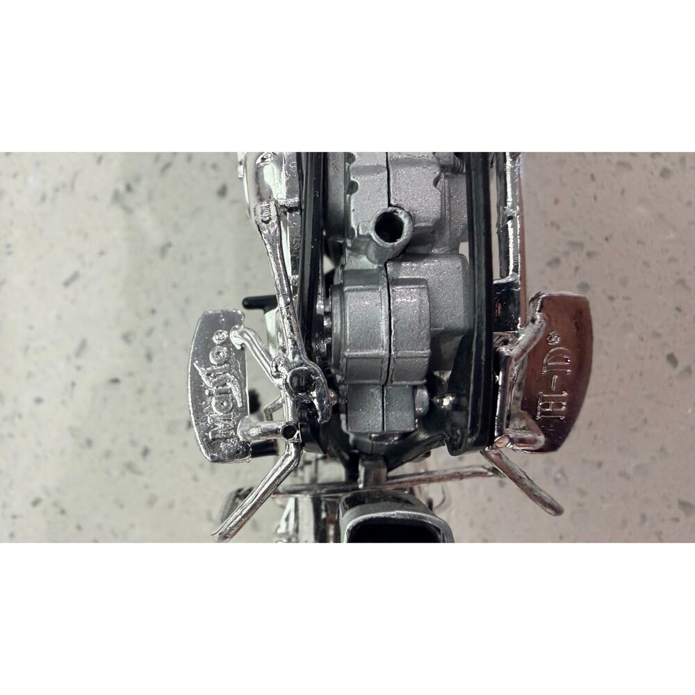 Maisto 1:18 2002 Harley Davidson FLHRSEI CVO Road King Purple Flames Diecast - Picture 9 of 9